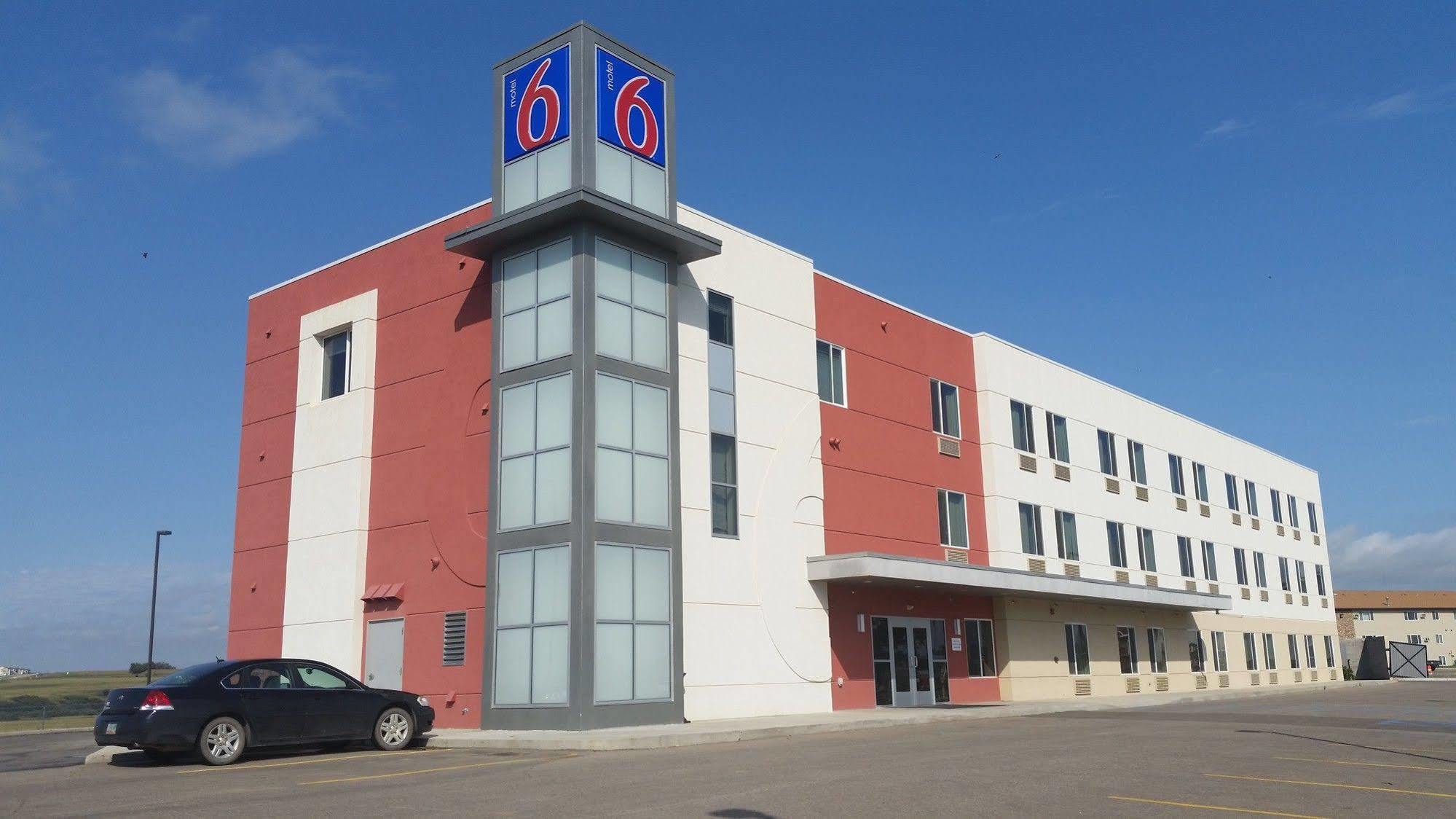 Hotel Baymont By Wyndham Williston Exterior foto